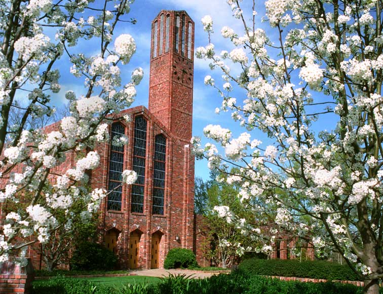 Looking at the entrance to the chapel in the center of campus